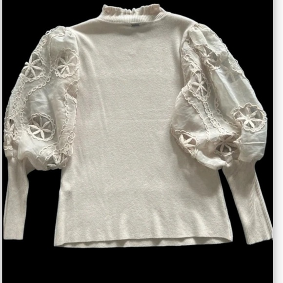 Sioni Milano Embroidered Statement Sleeve Sz Medium Woman Cream Ribbed Mock Neck - Picture 3 of 7